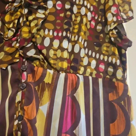 VanHeusen, size L, womens blouse,  lines, ruffle collar - Picture 4 of 10